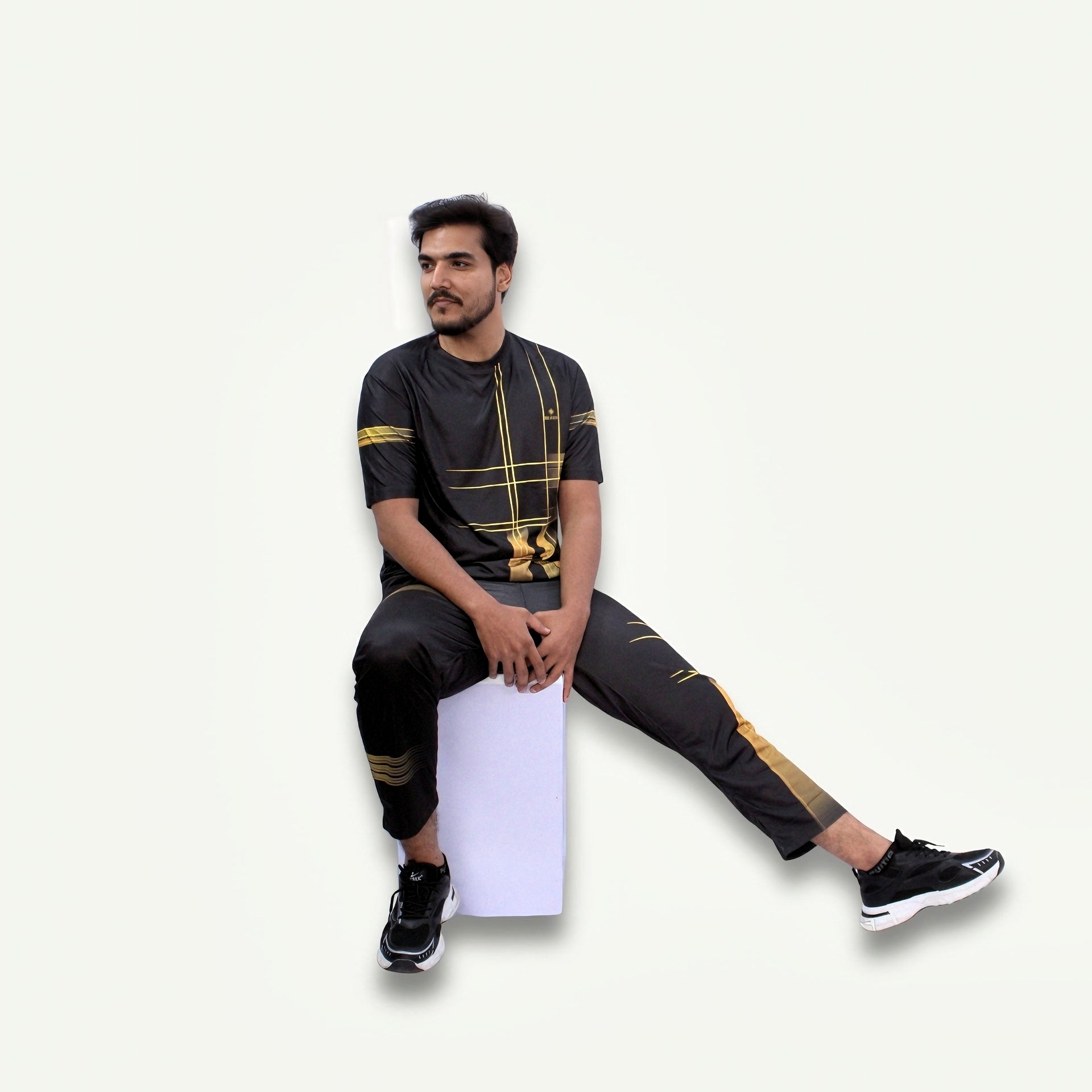 Luxury Stride – Golden Lines Activewear