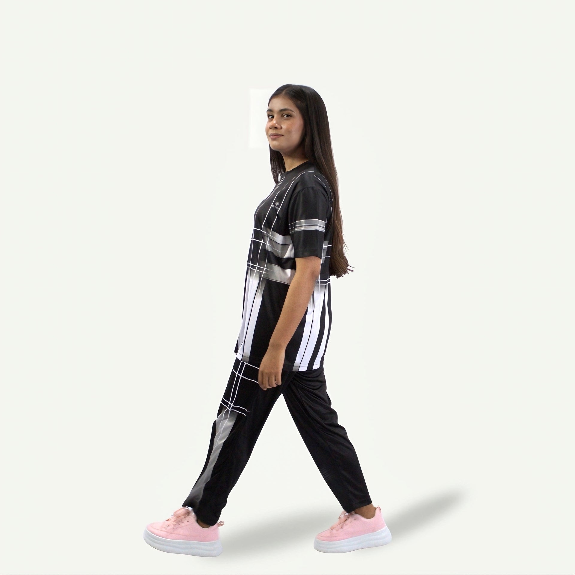 Luxury Stride – White Lines Activewear